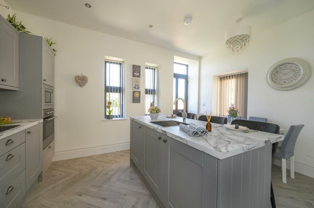 luxury homes in cliff oaks-the stables leeds